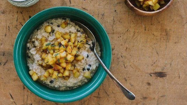 Portakallı ve Elmalı Tarçınlı Kinoa Lapası