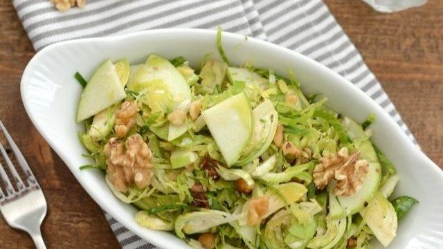 Cevizli ve Elmalı Brüksel Lahana Salatası