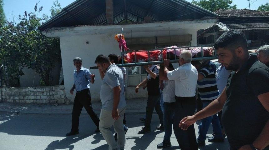 Kazada &Ouml;len Kız &Ccedil;ocuğu Toprağa Verildi