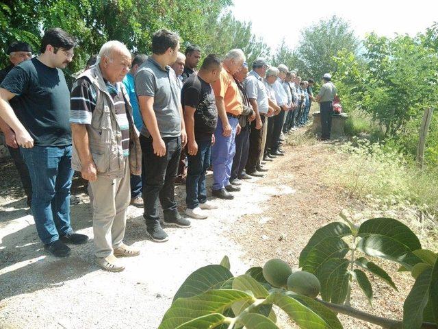 Kazada &Ouml;len Kız &Ccedil;ocuğu Toprağa Verildi 1