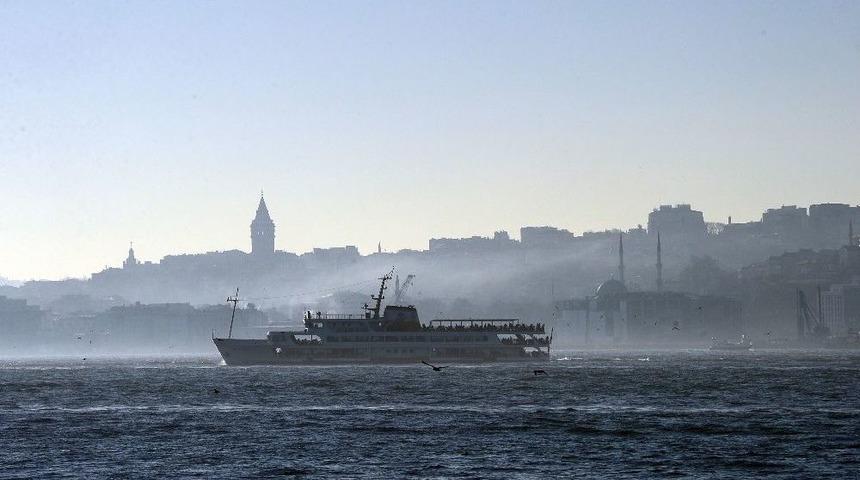 İstanbul&rsquo;da Sis Devam Ediyor