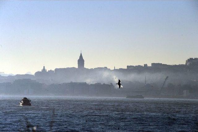 İstanbul’da Sis Devam Ediyor