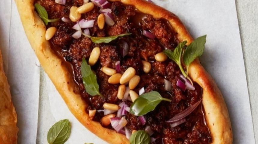 Baharatlı Kuzu Kıymalı Pide