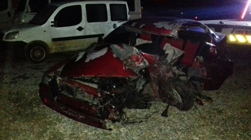 Tırın Altına Giren Otomobilin S&uuml;r&uuml;c&uuml;s&uuml; Hayatını Kaybetti