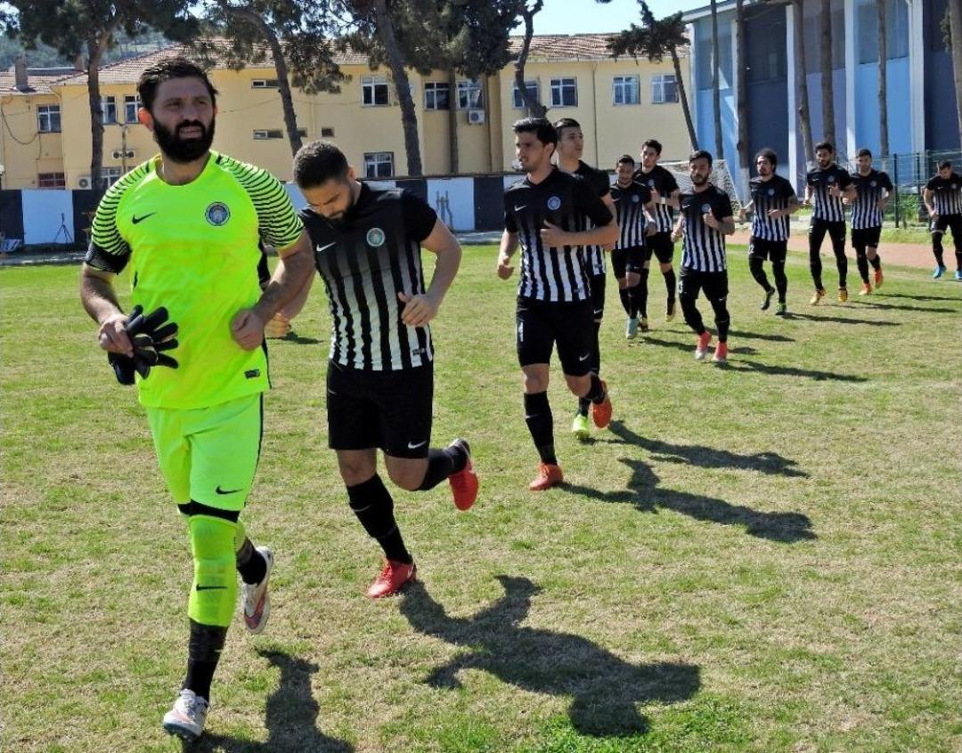 &Ccedil;eşme Belediyespor, Hem Namağlup &Uuml;nvanını Hem De Liderliği Kaybetti