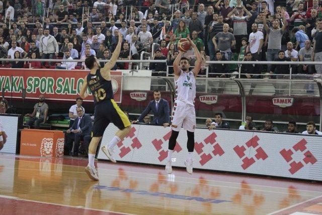 Tahincioğlu Basketbol Süper Ligi: Pınar Karşıyaka: 69 - Fenerbahçe Doğuş: 74