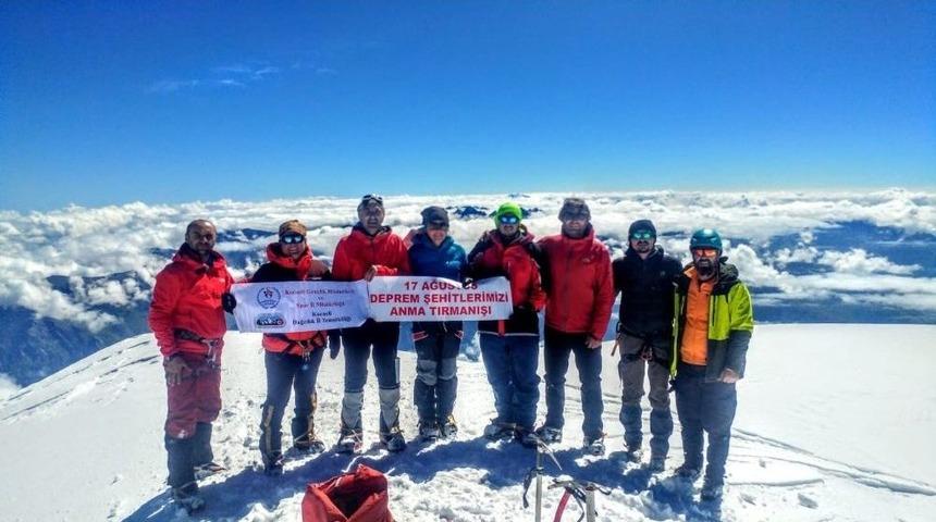 17 Ağustos Anısına G&uuml;rcistan&rsquo;ın Zirvesine Tırmandılar