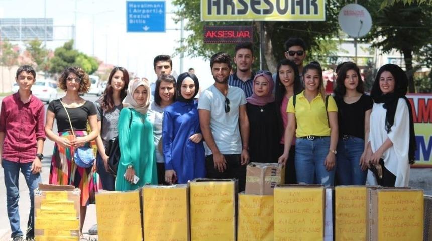 Sosyal Medyada Tanıştılar, &Ccedil;ocuklar İ&ccedil;in Kalem Topladılar