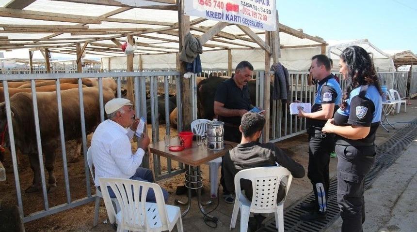 Polisler, Kurban Pazarında Dolandırıcılara Karışı Uyarı Yaptı