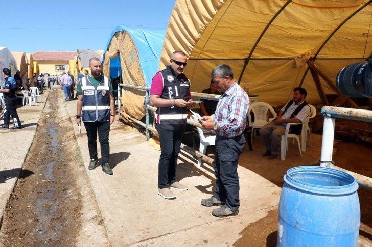 Yozgat’ta Polis Ekipleri Hayvan Pazarında Sahte Para Uyarısı Yaptı G3