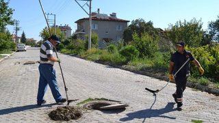 Şuhut’ta Kanalizasyon Ve Yağmur Suyu Hatlarında Temizlik Çalışmaları