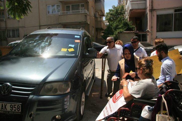 Denizli’de Engelli Vatandaşlardan Çıkartmalı Protesto G4