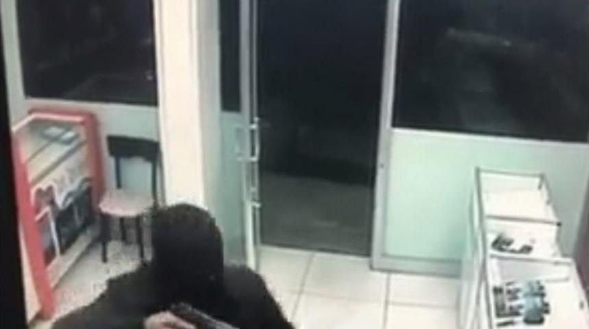 (&ouml;zel) İstanbul&rsquo;da Film Sahnelerini Aratmayan Soygun