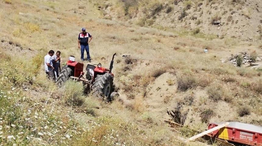 Trakt&ouml;r Şarampole Devrildi: 1 &Ouml;l&uuml;