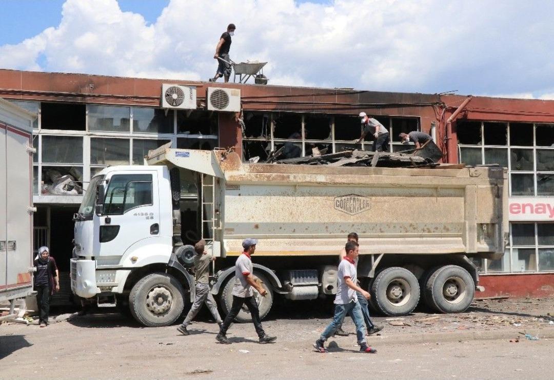 Yangın Sonrası Temizlik &Ccedil;alışmaları Başladı