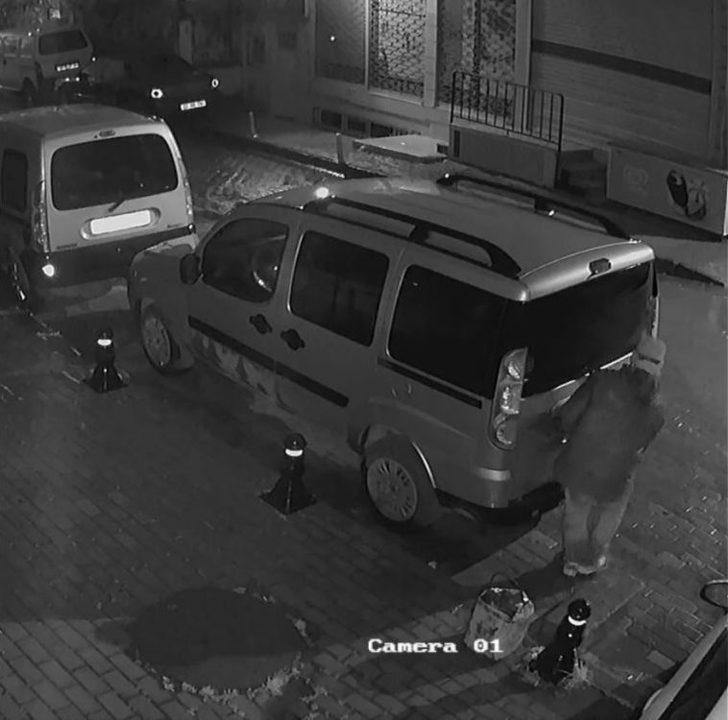 (özel) Hırsız, Bagajından Girdiği Aracı Böyle Soydu G1