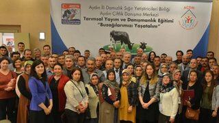 Buzağıların Yaşatılması İçin Yetiştiricilere Eğitim Verildi