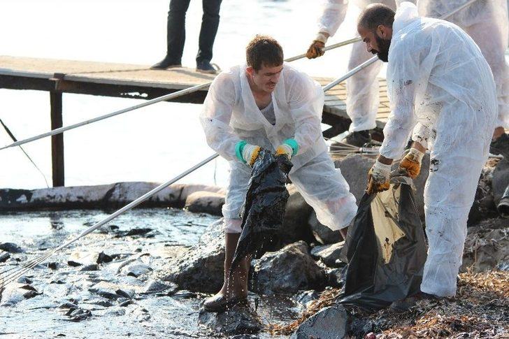 Foça’da Denizdeki Kirlilik Havadan Görüntülendi G4