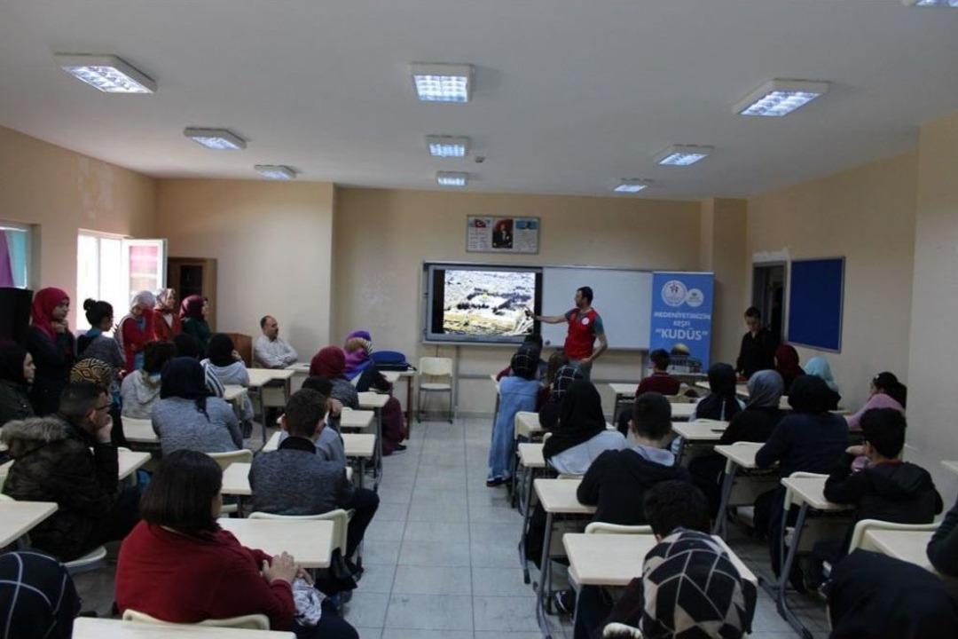 Artvin&rsquo;de &Ccedil;ocuklara Ve Gen&ccedil;lere Kud&uuml;s Anlatılıyor