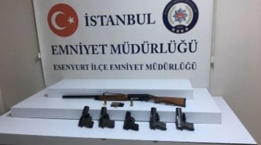 Esenyurt&rsquo;ta Silah T&uuml;ccarlarına Darbe: 2 Kişi Tutuklandı