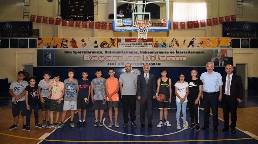 Başkan Gül’den Spor Okullarına Sürpriz Ziyaret