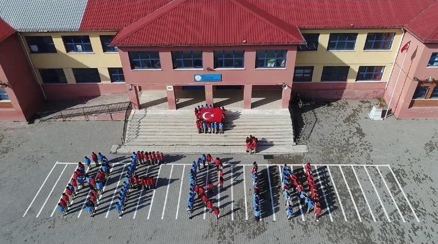 &Ouml;ğrenciler &rsquo;afrin&rsquo; Koreografisiyle Mehmet&ccedil;iğe Destek Verdi
