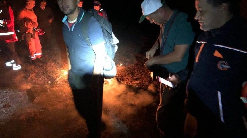 Dağda Mahsur Kalan 3 Kişiye Kurtarma Operasyonu