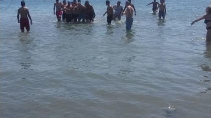 Boğulan Genci Kurtarmak İ&ccedil;in Seferber Oldular