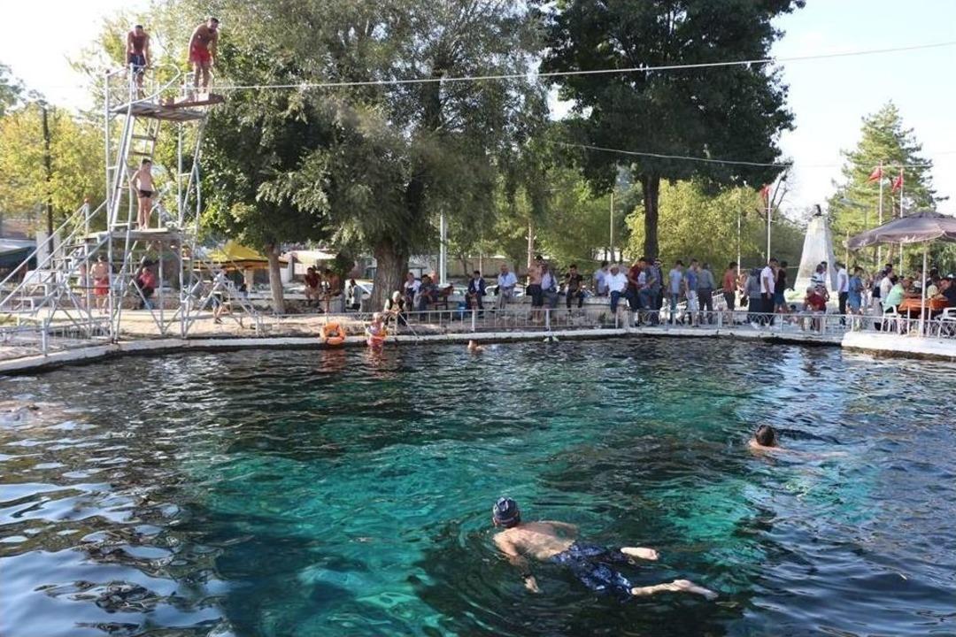 Akın Akın &Ccedil;ifteler&rsquo;e Gidiyorlar