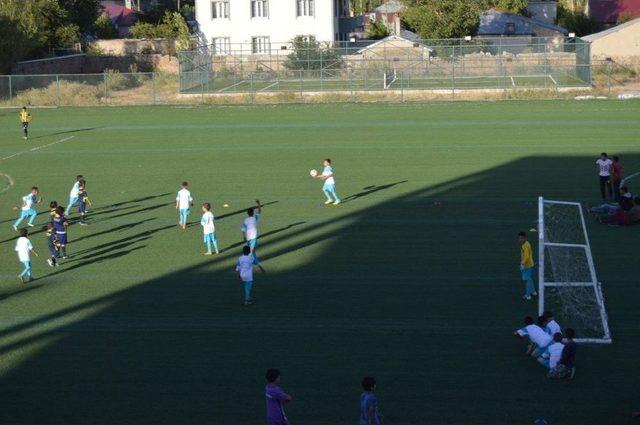 Eleşkirt Spor Futbol Okulu Fenerbahçe Karşısında Oynadığı Futbolla Büyüledi