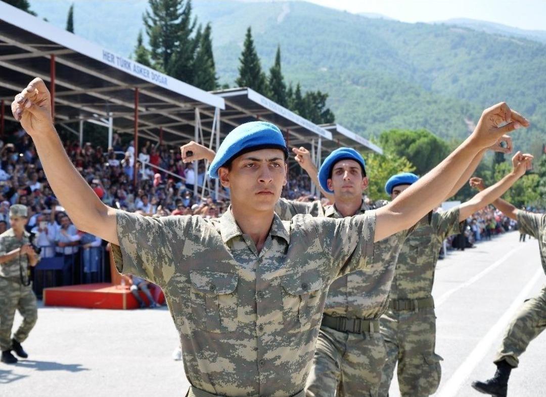 Manisa&rsquo;da Yemin Eden Komandolar Zeybek Oynadı