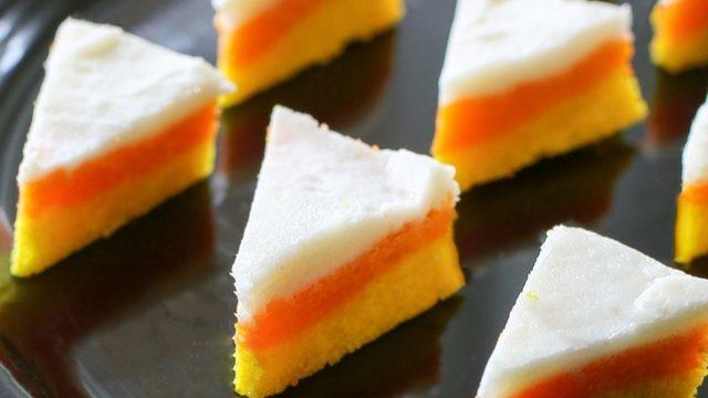 Üç Renkli Üçgen Kek