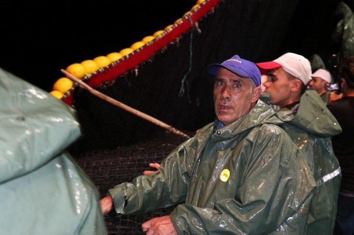 Yalova Ve Bursa’da Balıkçılar "vira Bismillah" Dedi Kasalar Hamsiyle Doldu G4