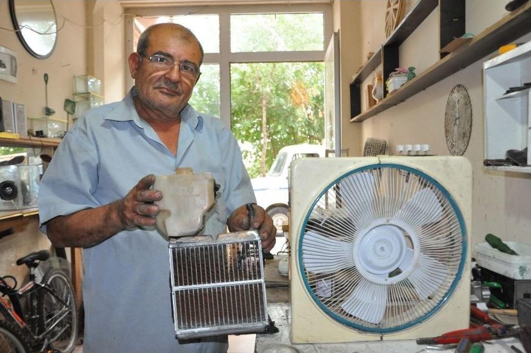 (&ouml;zel) Sıcaktan Bunaldı, Otomobil Radyat&ouml;r&uuml;yle Vantilat&ouml;r&uuml; Birleştirerek Klima Yaptı