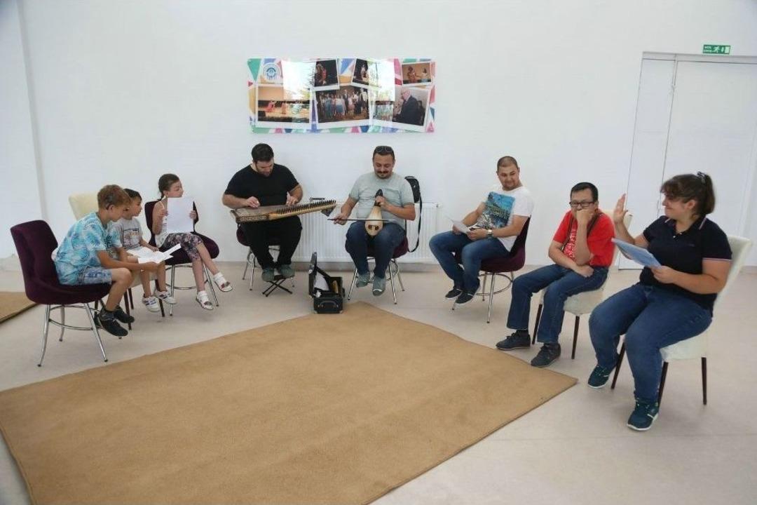 Engelsiz K&uuml;lt&uuml;r Ve Sanat Merkezi M&uuml;zik At&ouml;lyesinde Engel Yok