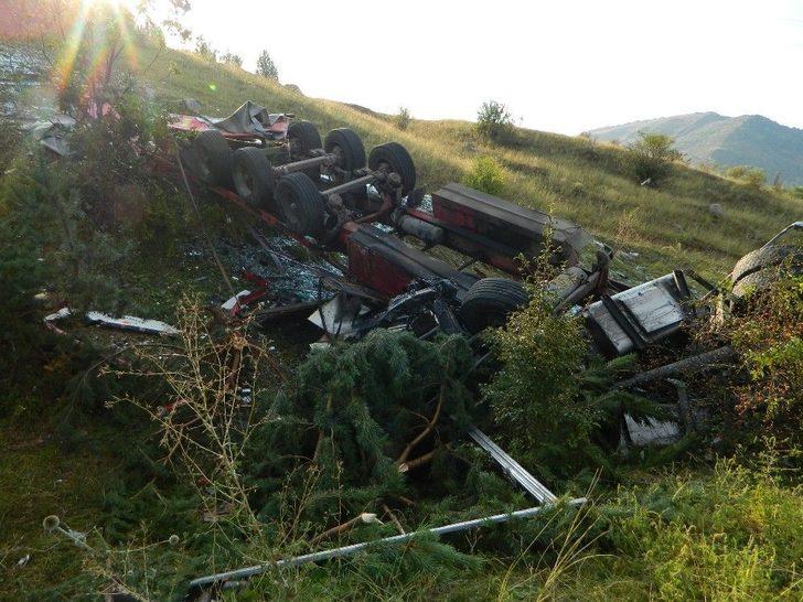 Gürcistan’a Cam Götüren Tır Devrildi, İranlı Sürücü Hayatını Kaybetti G3