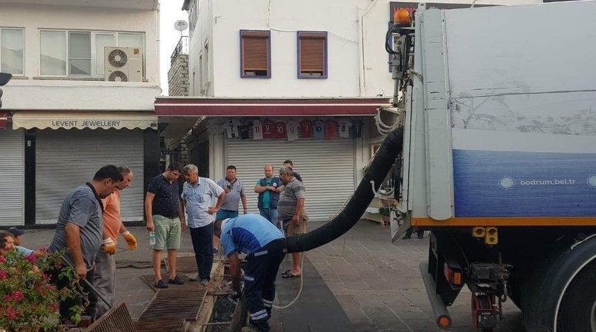 Bodrum&rsquo;da Yağmur Suyu Kanalları Temizlendi