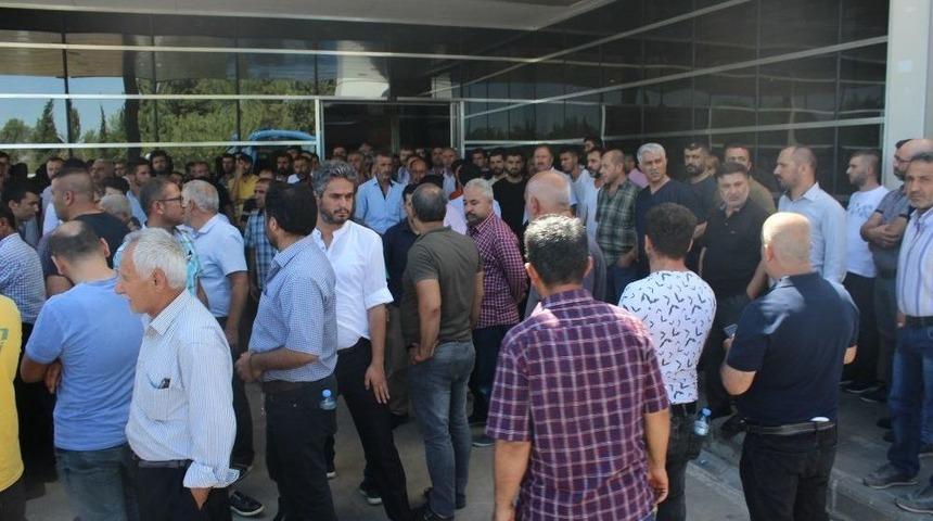 Adıyaman&rsquo;da Vatandaşlar Yaralı Askerlere Kan Vermek İ&ccedil;in Hastaneye Akın Etti