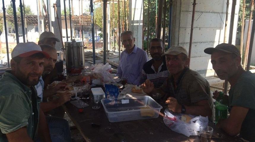 Başkan Dişli, İnşaat İş&ccedil;ilerinin Sofrasına Konuk Oldu