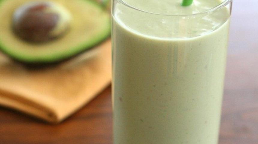 Avokadolu Yeşil Çaylı Glutensiz Smoothie