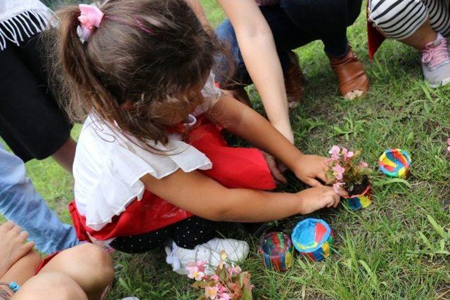 Rengarenk Saksılar &Ccedil;i&ccedil;eklerle Buluştu 1