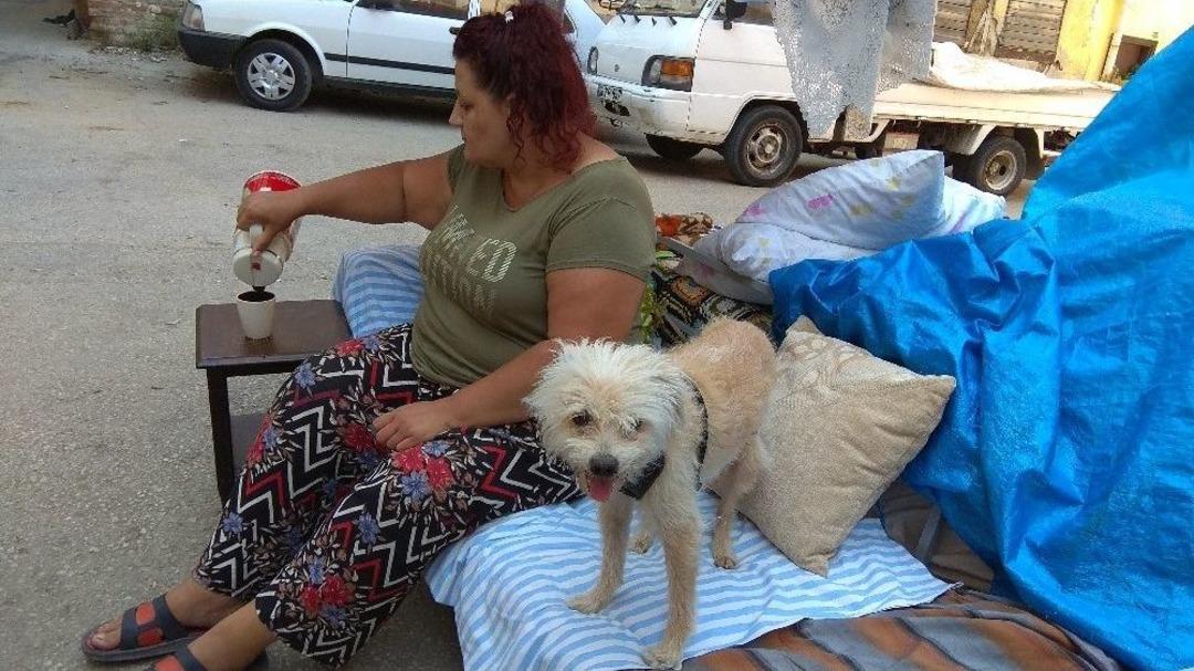 Kan Kanseri Anne Ve Obez Kızının Sokakta Hayatta Kalma M&uuml;cadelesi