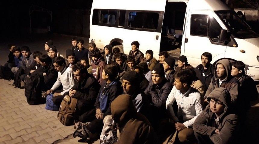 Jandarmadan Ka&ccedil;ak G&ouml;&ccedil;men Operasyonu