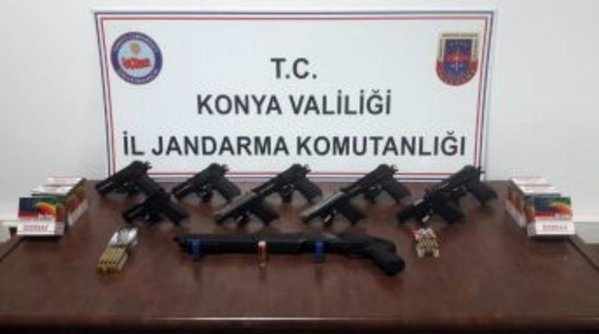 Eski Asker, 9 Tabanca Ve 1 T&uuml;fekle Yakalandı