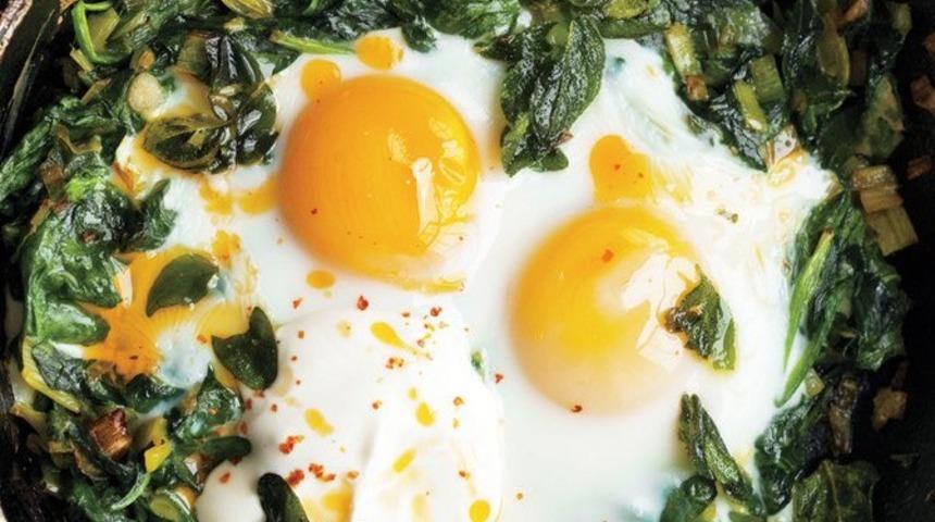 Fırında Pırasalı ve Yumurtalı Ispanak