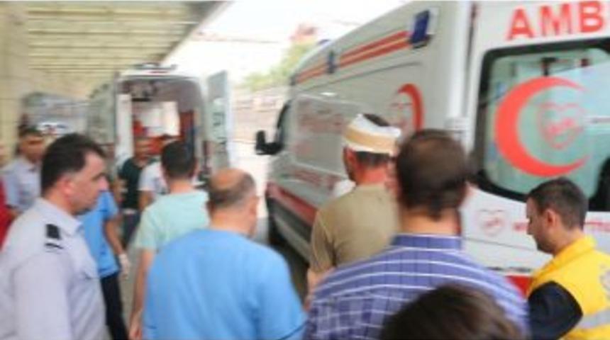 Siirt&rsquo;te Askeri Ara&ccedil; Devrildi: 4 Yaralı