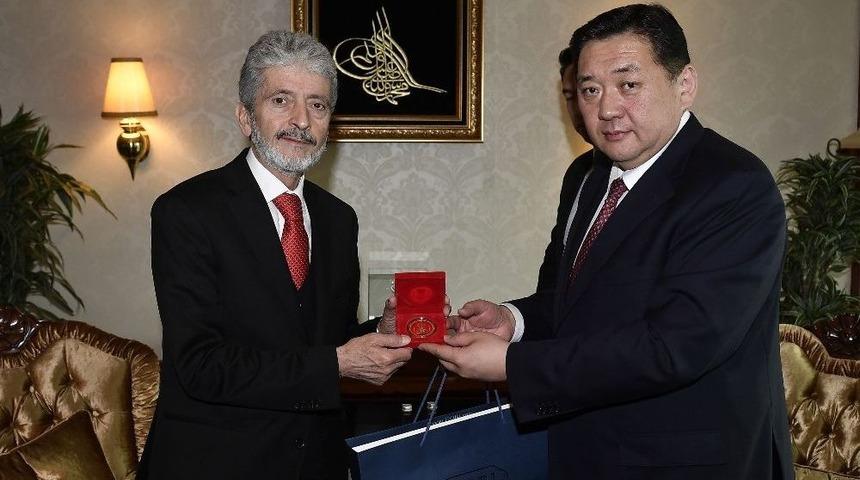 Başkan Tuna&rsquo;ya Yabancı Konuk Ziyaretleri S&uuml;r&uuml;yor