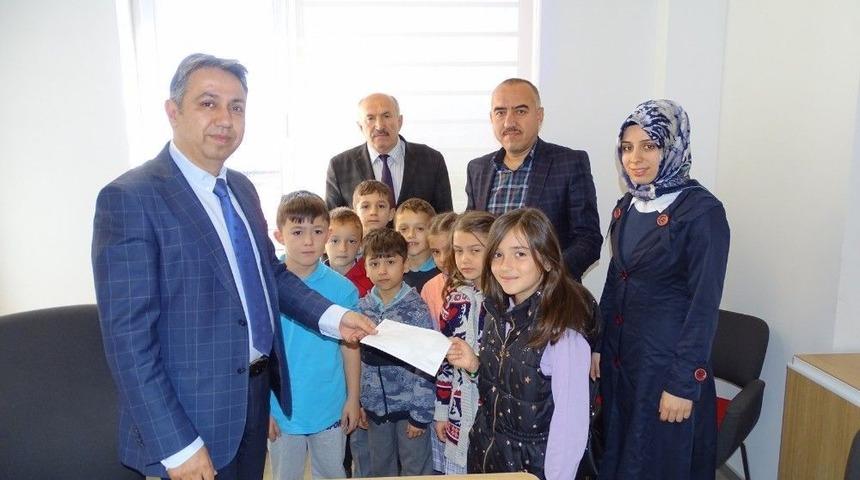 Minikler Har&ccedil;lıklarını Mehmet&ccedil;ik&rsquo;e Bağışladı