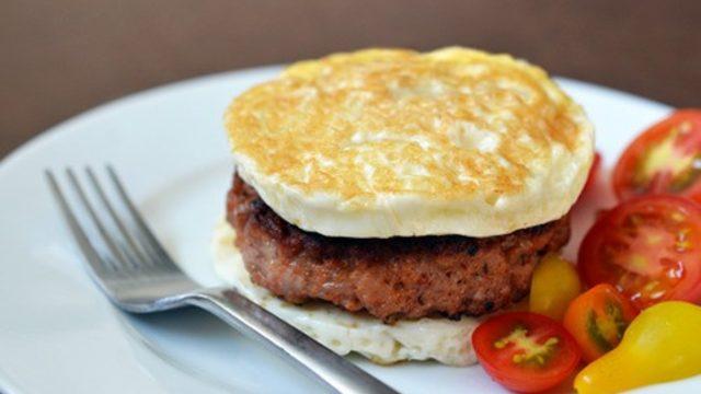 Sosisli Yumurta Sandviç