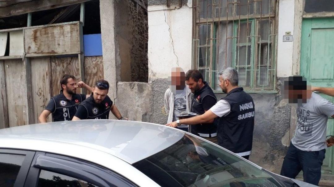 Bafra&rsquo;da Uyuşturucu Yuvasına Baskın